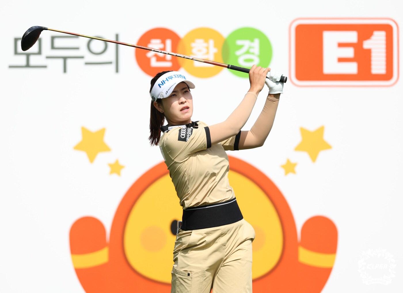 본문 이미지 - 박민지가 26일 강원도 원주 성문안CC에서 열린 '제11회 E1 채리티 오픈' 1라운드 13번 홀에서 티샷하고 있다. (KLPGA 제공)