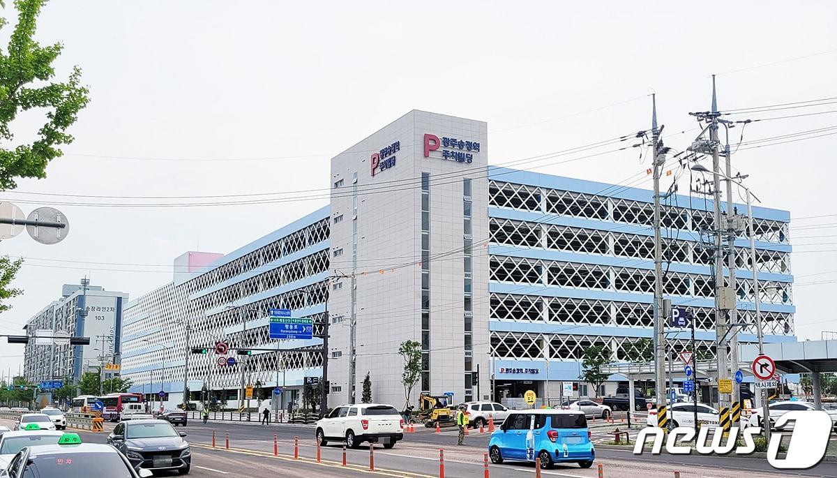 본문 이미지 - 광주송정역 주차빌딩.(코레일 제공) / 뉴스1 DB