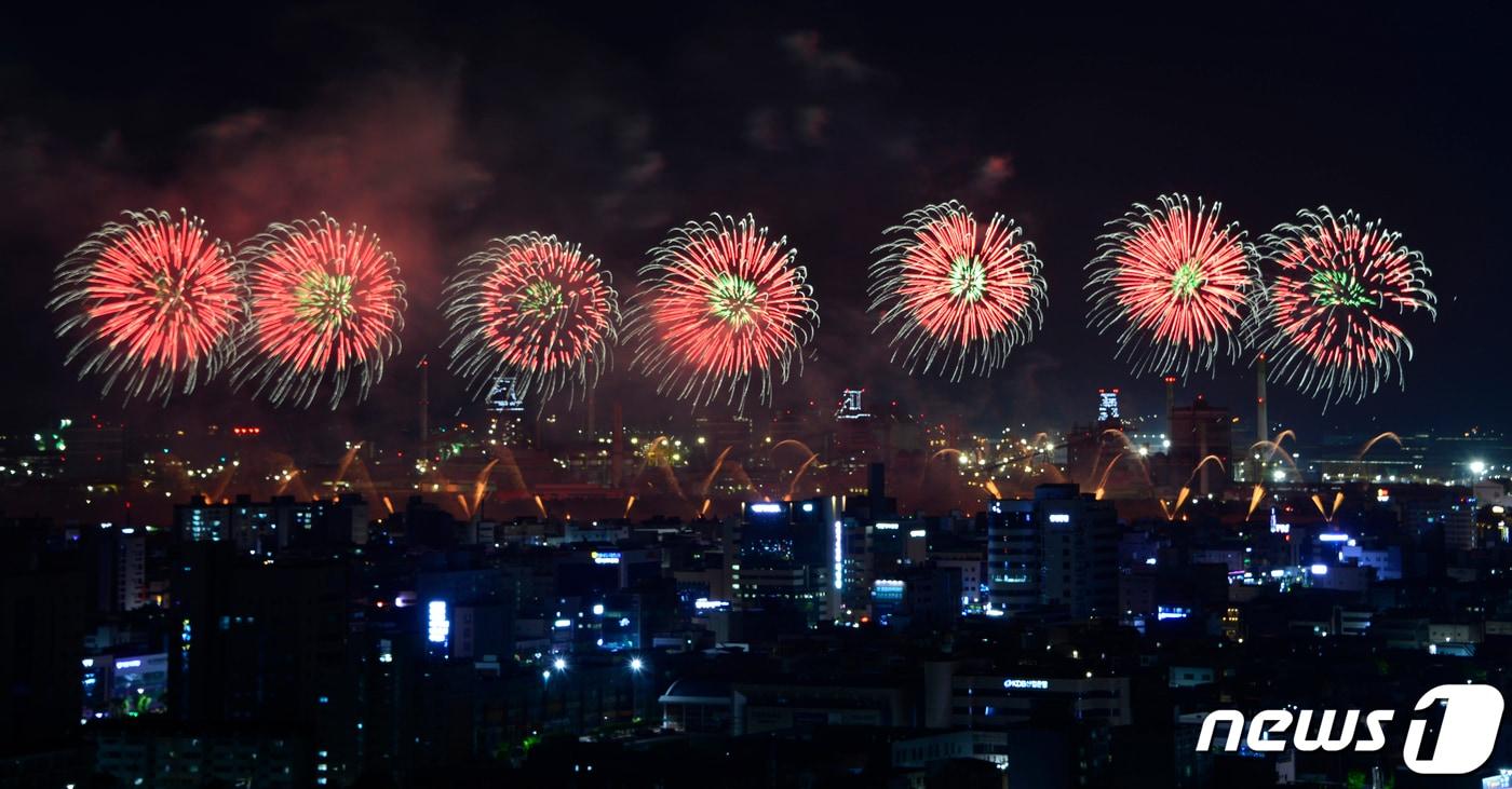 경북 포항시 남구 형산강 체육공원에서 열린 '2023포항국제불빛축제'  당시 한화팀의 그랜드피날레 모습. (뉴스1 자료, 재판매 및 DB금지)ⓒ News1 최창호 기자