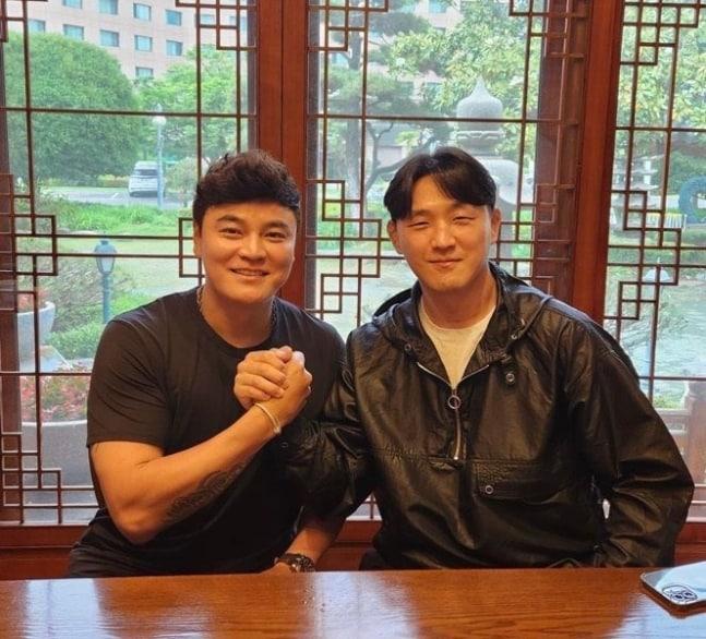 본문 이미지 - 전 UFC 파이터 김동현&#40;활동명 마동현&#41;이 추신수에게 재활 치료비 전액을 후원받기로 한 사연이 알려져 화제다.&#40;김동현 SNS 캡처&#41;