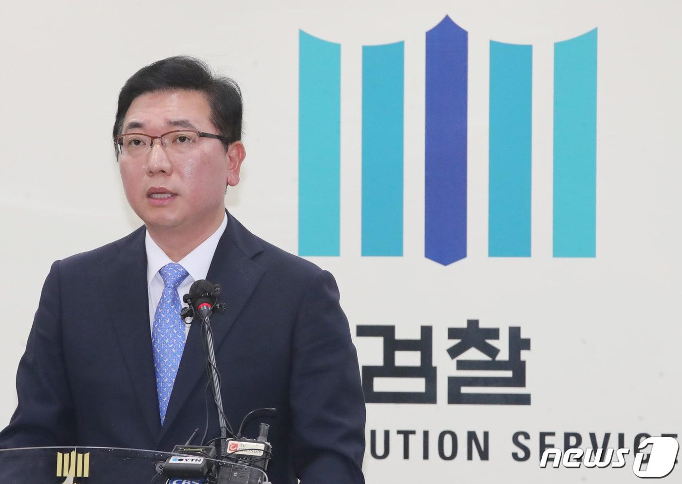 김경수 차장검사가 3일 대전지방검찰청에서 JMS 교주 정명석 성폭행 공범 등 사건 수사 결과에 대한 브리핑을 하고 있다. 2023.5.3/뉴스1 ⓒ News1 김기태 기자