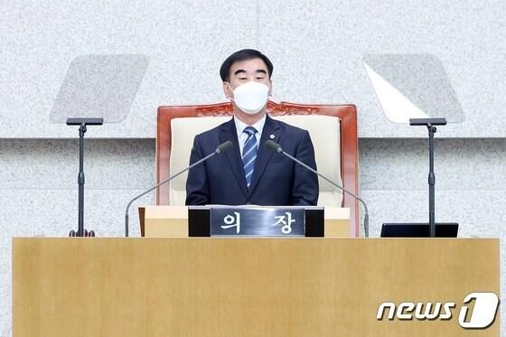 본문 이미지 - 염종현 경기도의회 의장&#40;자료사진&#41;/