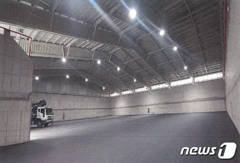 본문 이미지 - 군산항 7부두에 준공한 임항창고 내부 모습.(군산해수청 제공) 2023.5.3/뉴스1