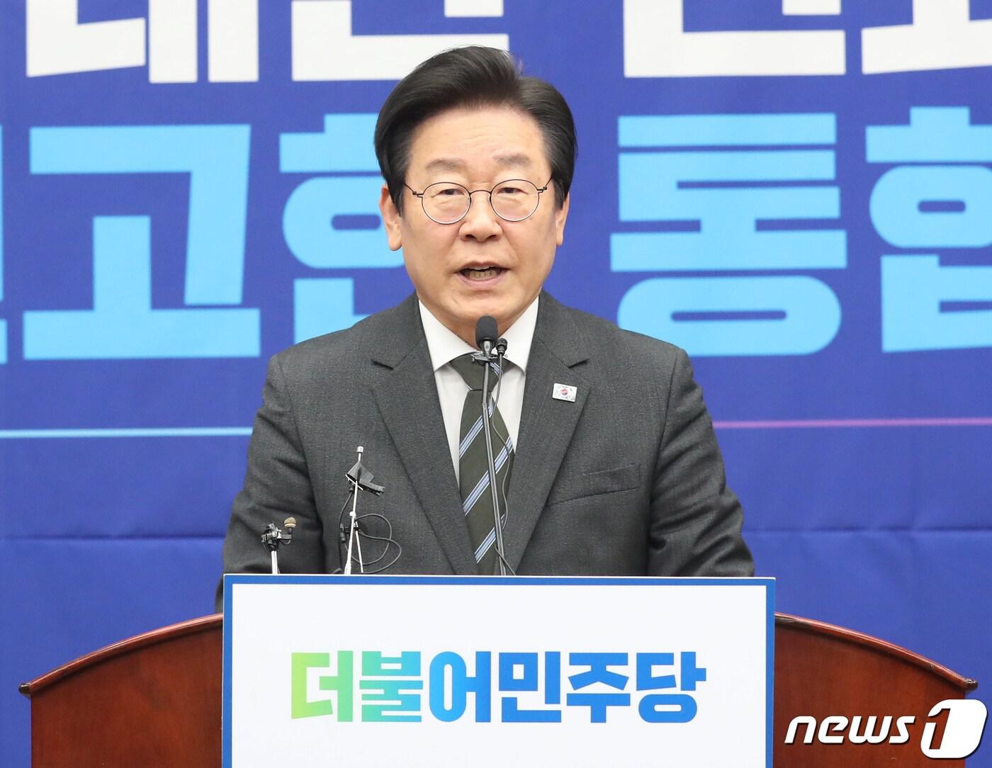 본문 이미지 - 이재명 더불어민주당 대표가 3일 서울 여의도 국회에서 열린 의원총회에서 모두 발언을 하고 있다. 2023.5.3/뉴스1 ⓒ News1 송원영 기자