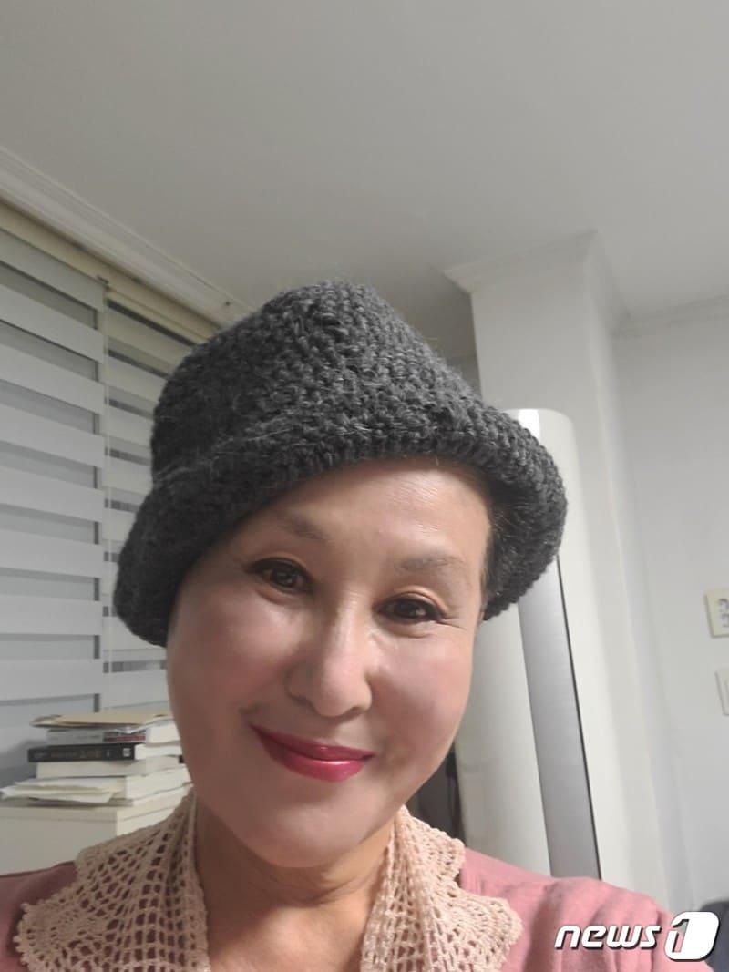 본문 이미지 - 전여옥 전 새누리당(국민의힘 전신) 의원은 대장암 4기 투병 중인 사실을 공개하자 격려는 커녕 '불인두로 지지는 고문을 하겠다'는 등 악플을 단 이들이 있었다며 모두 법의 심판을 받도록 하겠다고 밝혔다. (SNS 갈무리) ⓒ 뉴스1 