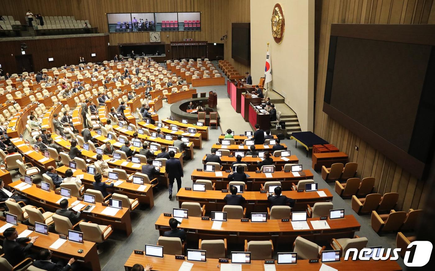 본문 이미지 - 30일 서울 여의도 국회에서 열린 제406회국회(임시회) 제2차 본회의. ⓒ News1 임세영 기자