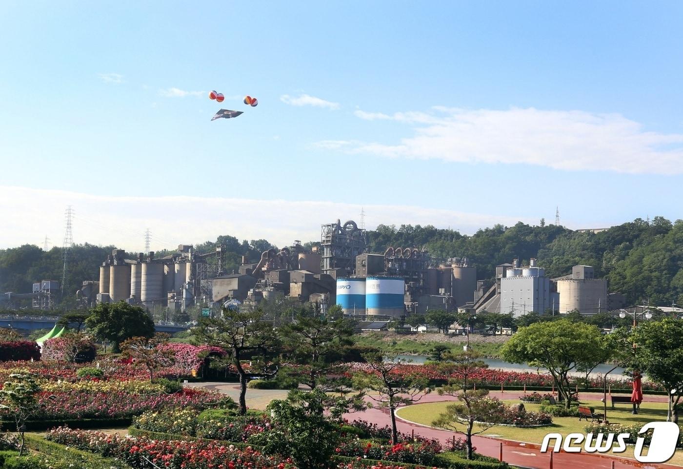 본문 이미지 - 삼표 시멘트 공장 전경.