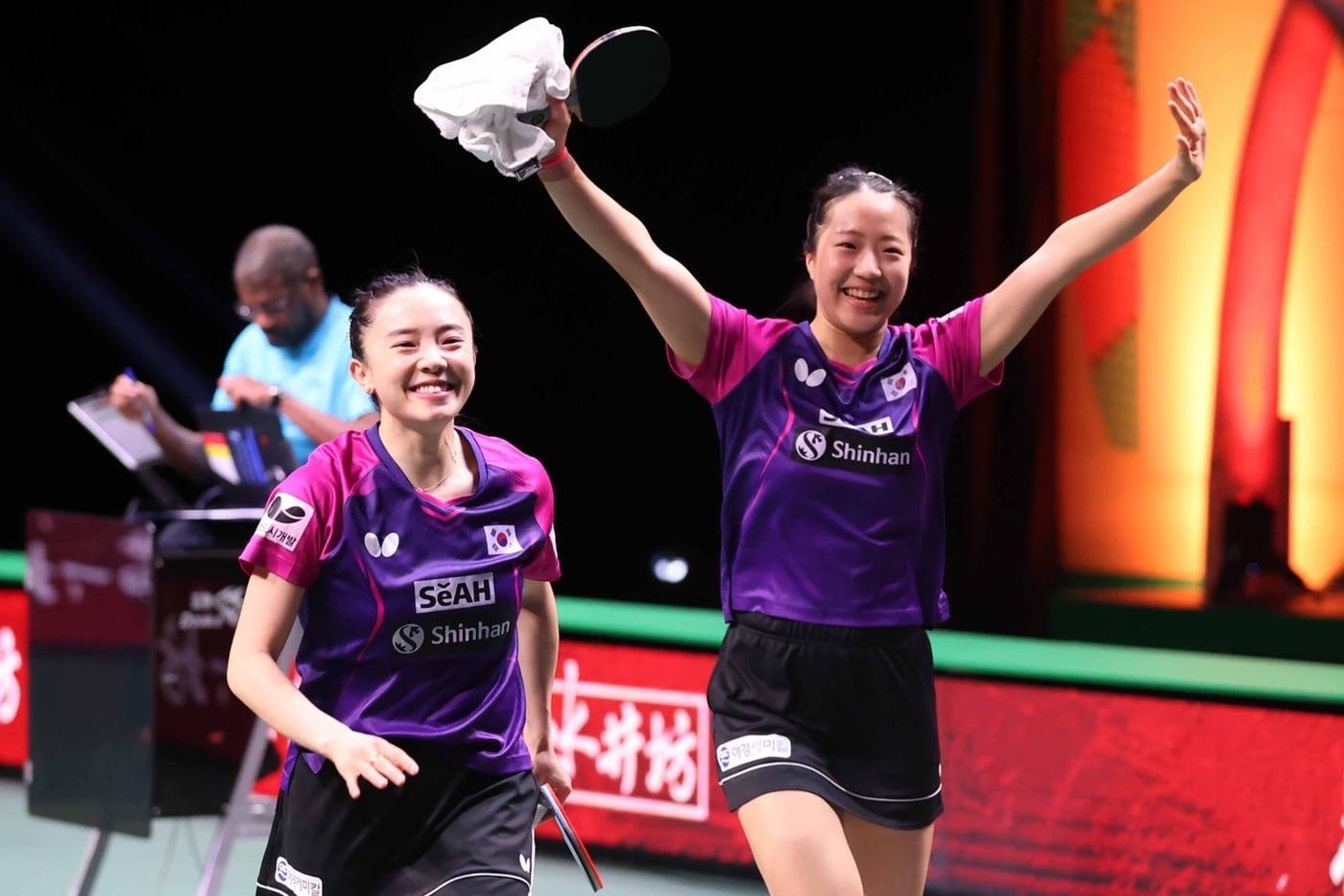 본문 이미지 - 탁구 대표팀의 신유빈(오른쪽)과 전지희(대한탁구협회 제공) 