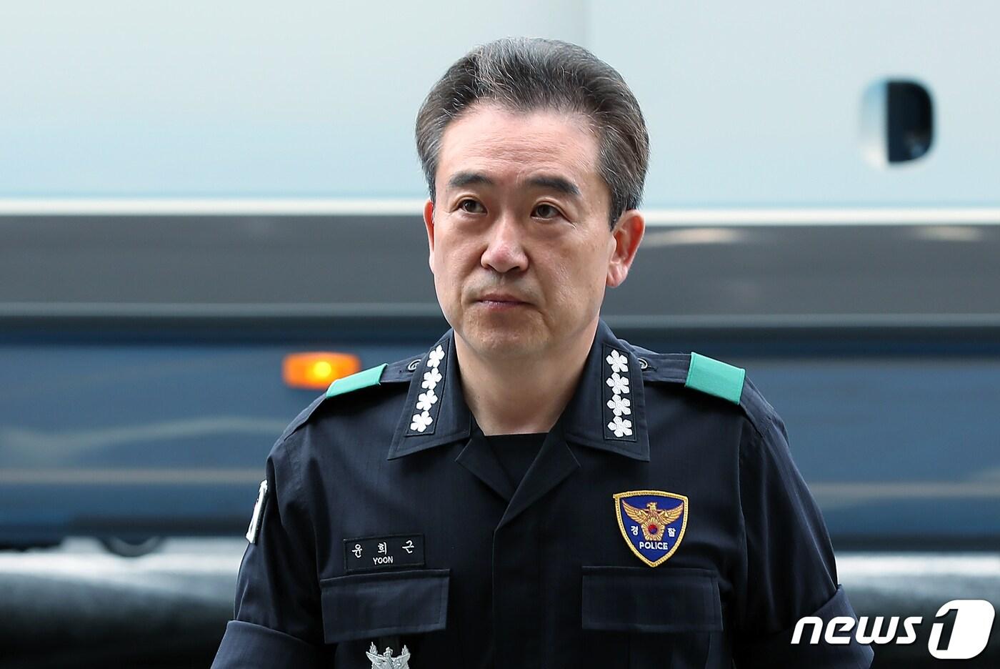 본문 이미지 - 윤희근 경찰청장이 31일 오전 서울 중구 남대문경찰서로 경비대책회의 주재를 위해 도착하고 있다.  2023.5.31/뉴스1 ⓒ News1 박정호 기자
