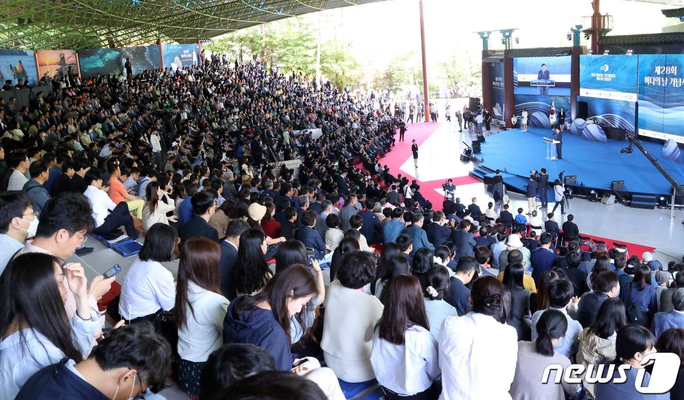 본문 이미지 - 지난 2023년 경북 경주시 엑스포대공원 백결공연장에서 제28회 바다의 날 기념식이 열리고 있다.(경주시제공)2023.5.31 ⓒ 뉴스1 최창호 기자
