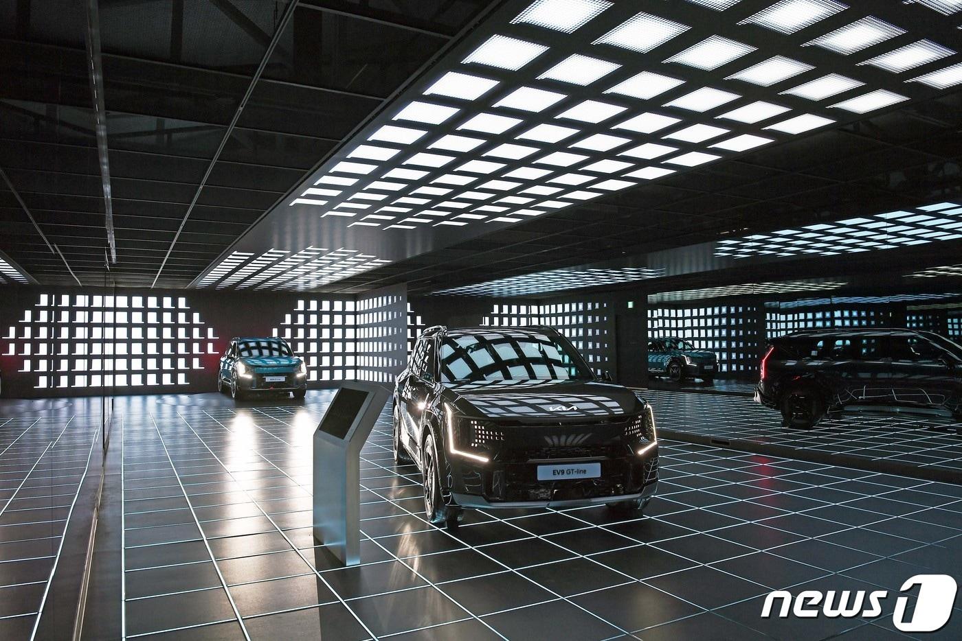 현대자동차그룹이 4일 그룹 공식 유튜브 채널을 통해 기아 EV9에 적용된 SDV&#40;소프트웨어 중심 차량&#41; 기술을 소개하는 영상을 공개했다.  &#40;현대자동차그룹 제공&#41; 2023.5.4/뉴스1