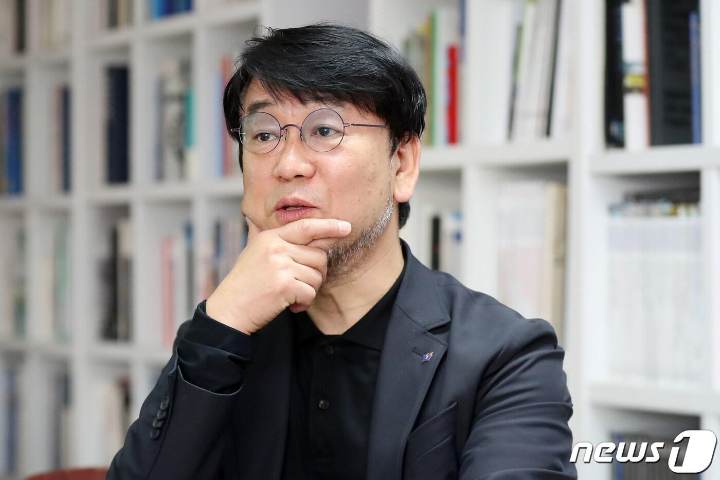 천의영 한국건축가협회 회장이 4일 오전 서울 양천구 건축가협회 사무실에서 뉴스1과 인터뷰하고 있다.  대담=김희준 건설부동산부 부장, 박정환 문화전문기자, 정리=최서윤 기자 2023.5.4/뉴스1 ⓒ News1 민경석 기자