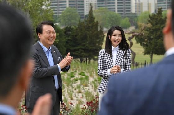본문 이미지 - 윤석열 대통령과 김건희 여사. (대통령실 제공) 2023.5.4/뉴스1 ⓒ News1 오대일 기자