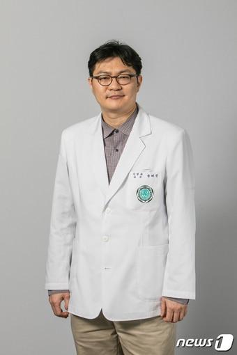 본문 이미지 - 송태진 초대 이대뇌혈관병원장/이화여자대학교 의료원 제공