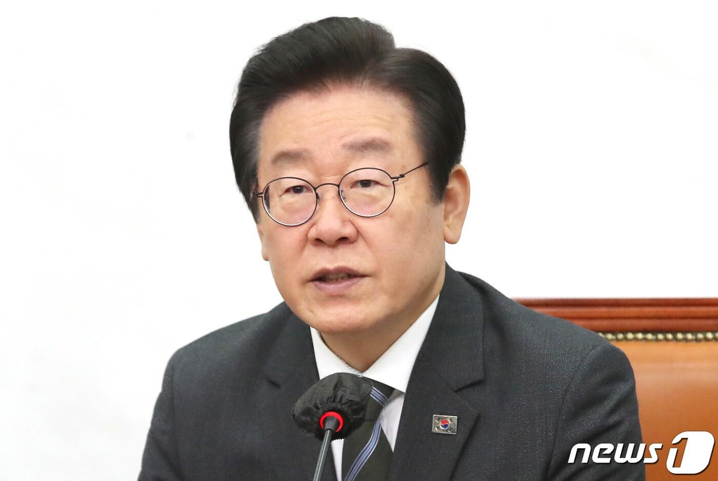 본문 이미지 - 이재명 더불어민주당 대표가 8일 오전 서울 여의도 국회에서 열린 최고위원회의에서 모두 발언을 하고 있다. 2023.5.8/뉴스1 ⓒ News1 임세영 기자