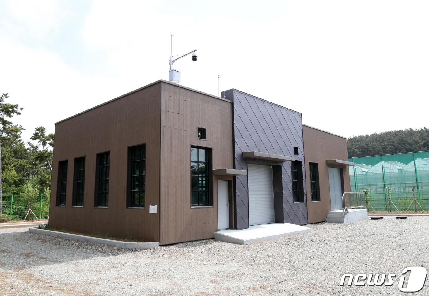 본문 이미지 - 태안 남면 청포대에 신규 조성된 공공하수처리시설. (태안군 제공) /뉴스1