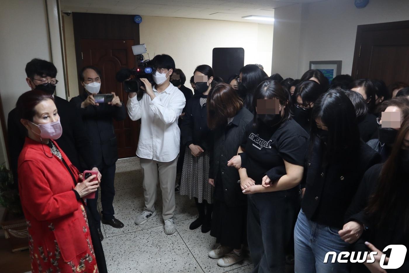 본문 이미지 - 충청대학교 신임 총장 임용을 놓고 이 대학 교수회 등이 반발하는 모습./ 뉴스1