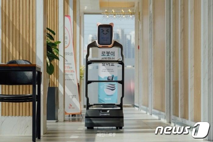 본문 이미지 - 우아한형제들 자회사 비로보틱스 서빙로봇 &#39;딜리S&#39; 모습&#40;배달의민족 제공&#41; 