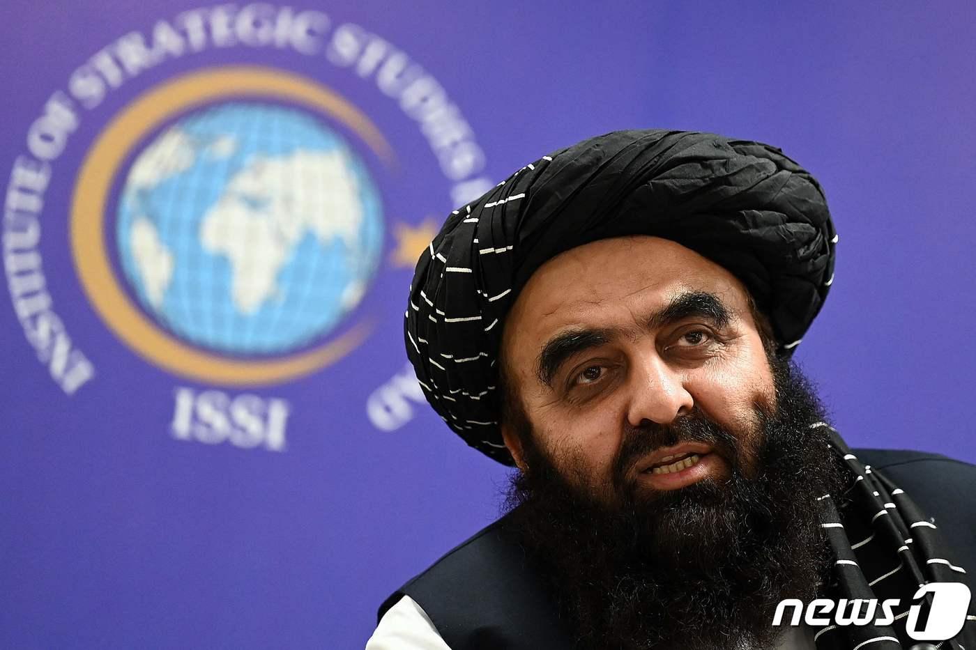 아미르 칸 무타키 아프가니스탄 외무장관이 8일 &#40;현지시간&#41; 파키스탄 이슬라마바드에서 열린 행사에 참석해 발언을 하고 있다. ⓒ AFP=뉴스1 ⓒ News1 우동명 기자