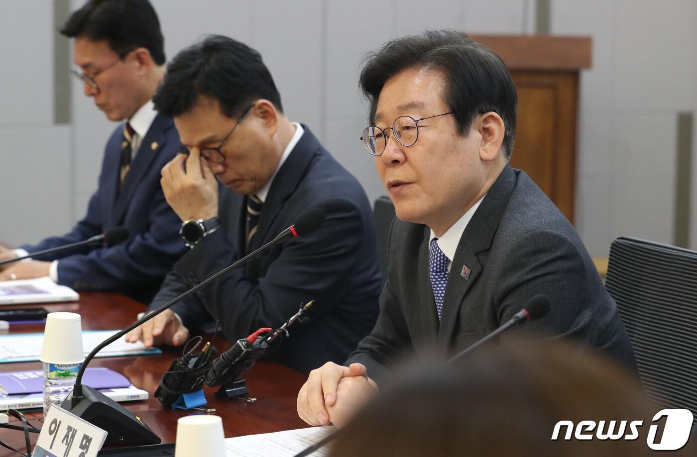 본문 이미지 - 이재명 더불어민주당 대표가 9일 오후 서울 여의도 국회 의원회관에서 열린 윤석열정부 1년 평가 연속토론회에서 발언하고 있다. 2023.5.9/뉴스1 ⓒ News1 이동해 기자