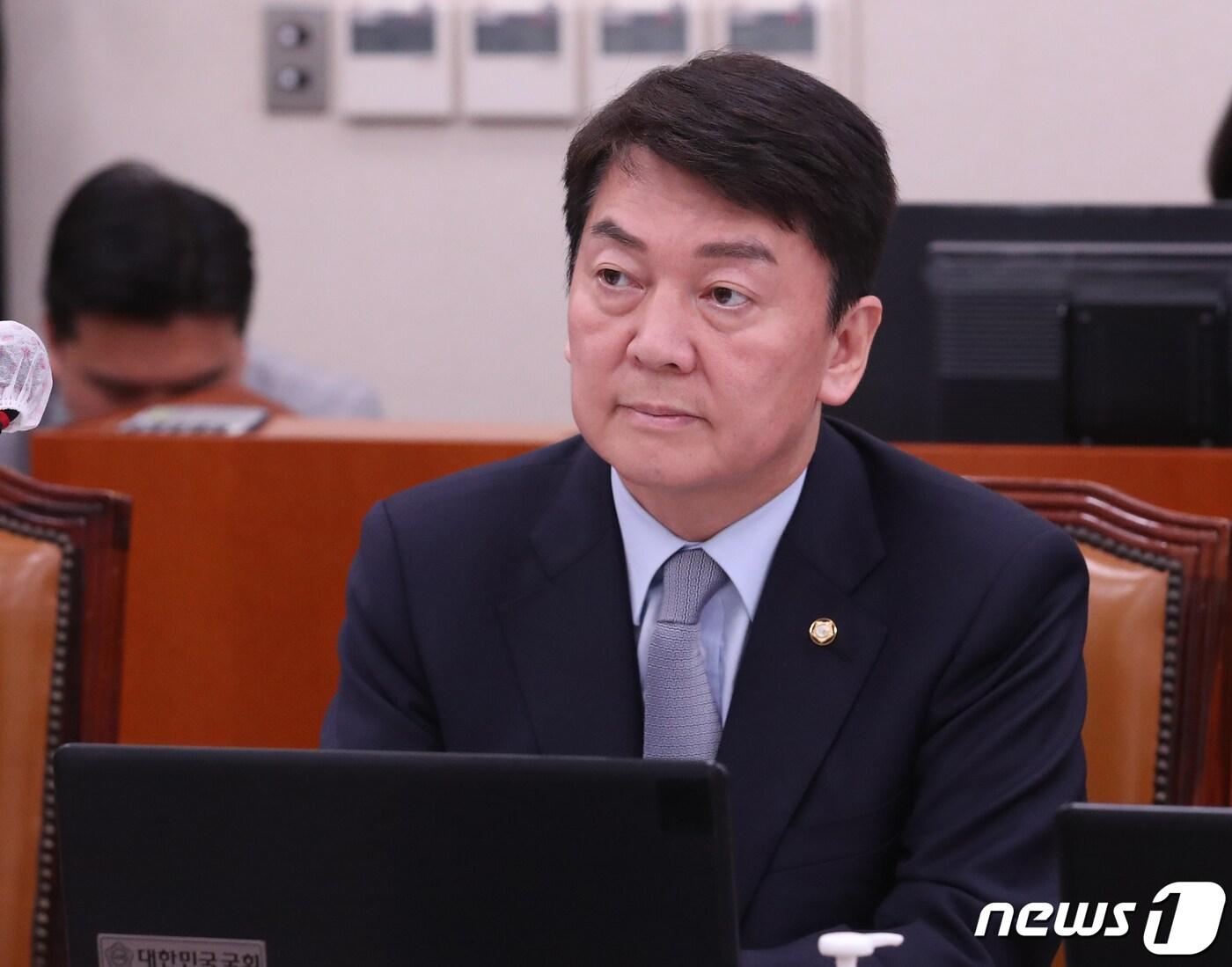 본문 이미지 - 안철수 국민의힘 의원이 9일 오후 서울 여의도 국회에서 열린 외교통일위원회 전체회의에 참석하고 있다. 2023.5.9/뉴스1 ⓒ News1 송원영 기자