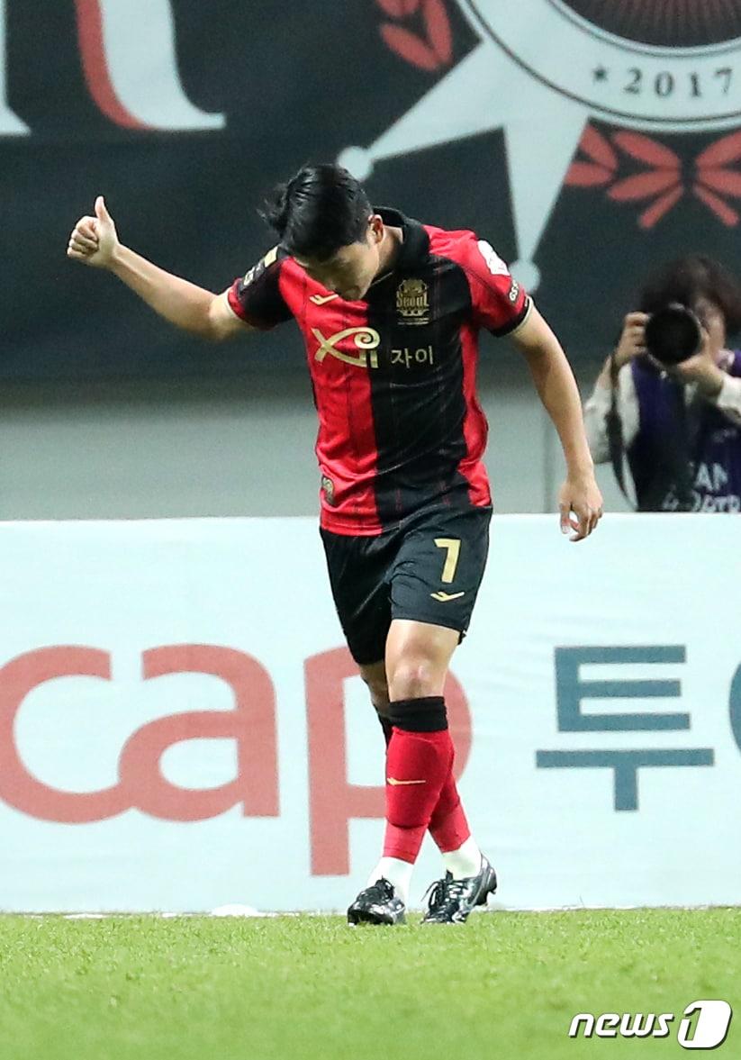 본문 이미지 - 9일 서울 마포구 서울월드컵경기장에서 열린 프로축구 '2023 K리그1' FC서울과 광주FC의 경기에서 서울 나상호가 골을 넣고 기뻐하고 있다. 2023.5.9/뉴스1 ⓒ News1 이승배 기자