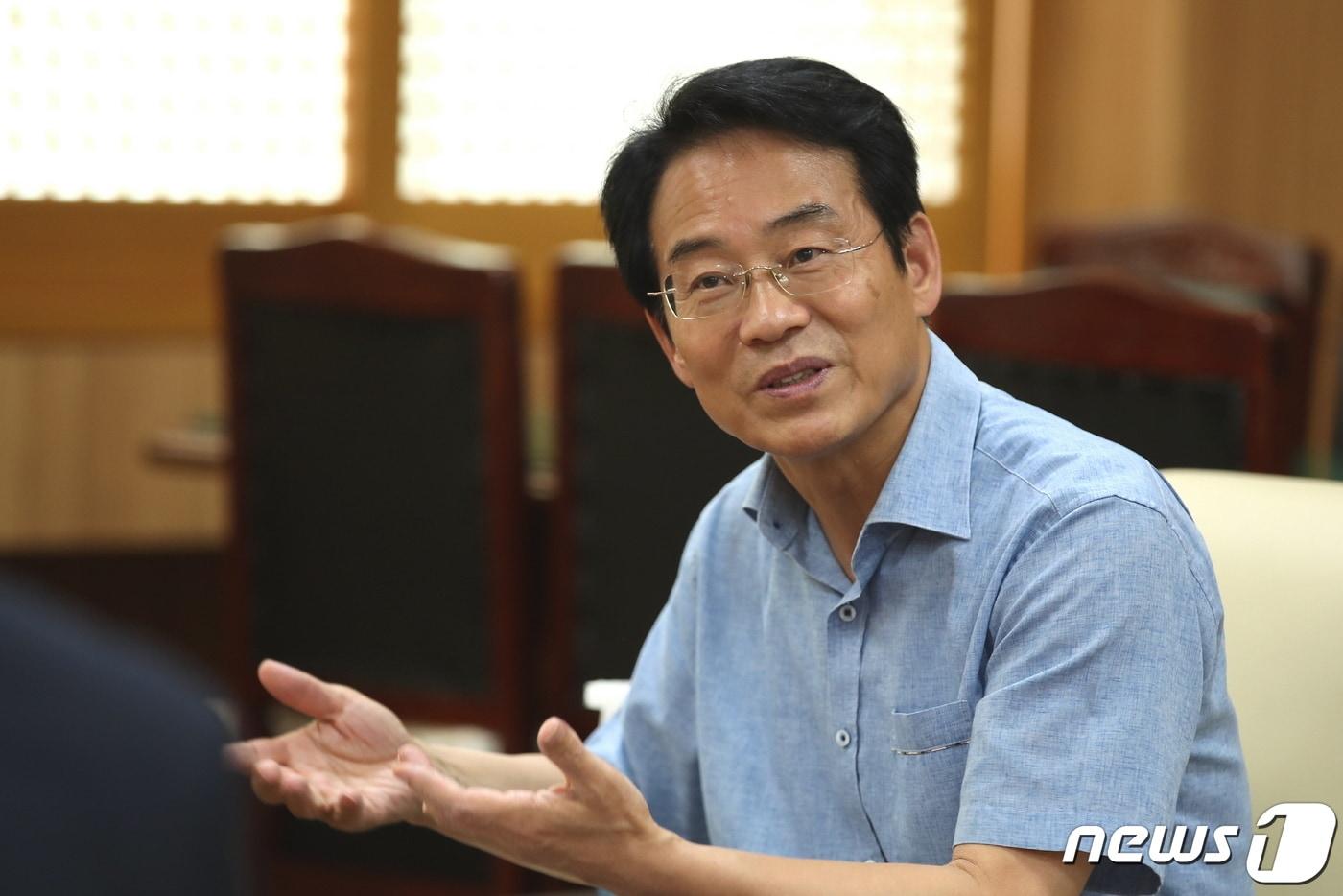 강진원 강진군수가 과 인터뷰를 하고 있다.(강진군 제공)2023.5.31/뉴스1