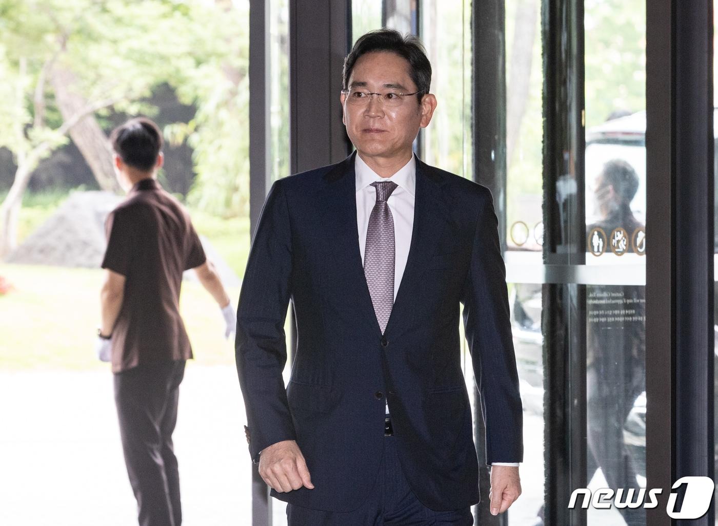 본문 이미지 - 이재용 삼성전자 회장이 1일 오후 서울 중구 신라호텔에서 열린 2023 삼성호암상 시상식에 참석하고 있다. 2023.6.1/뉴스1 ⓒ News1 이재명 기자