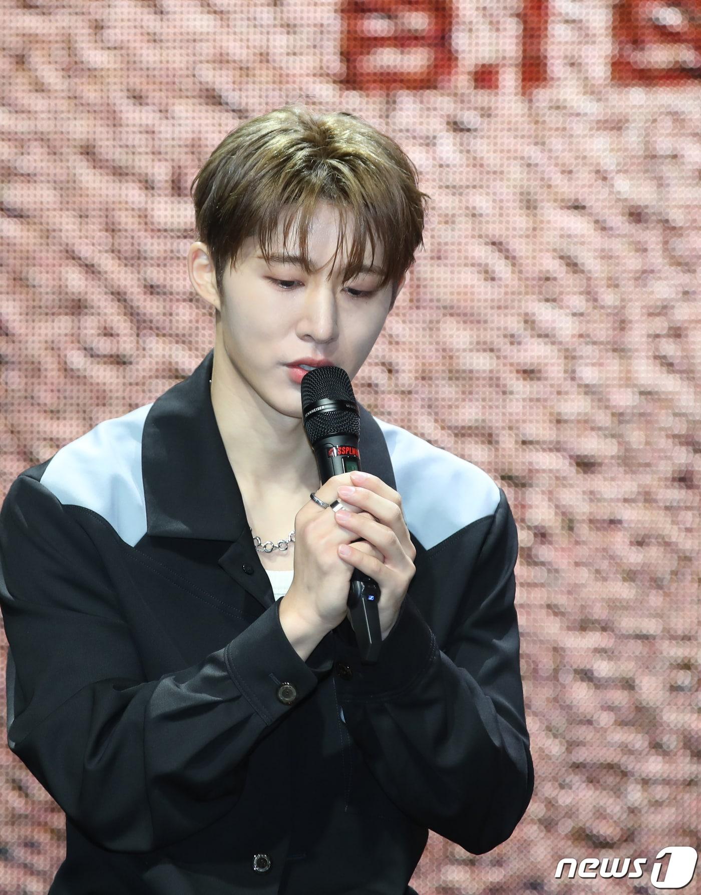 본문 이미지 - 가수 비아이(B.I)가 1일 서울 마포구 신한pLay스퀘어 라이브홀에서 가진 정규 2집 '투 다이 포(TO DIE FOR)' 발매 기념 미디어 쇼케이스에서 인사말을 하고 있다. 2023.6.1/뉴스1 ⓒ News1 권현진 기자