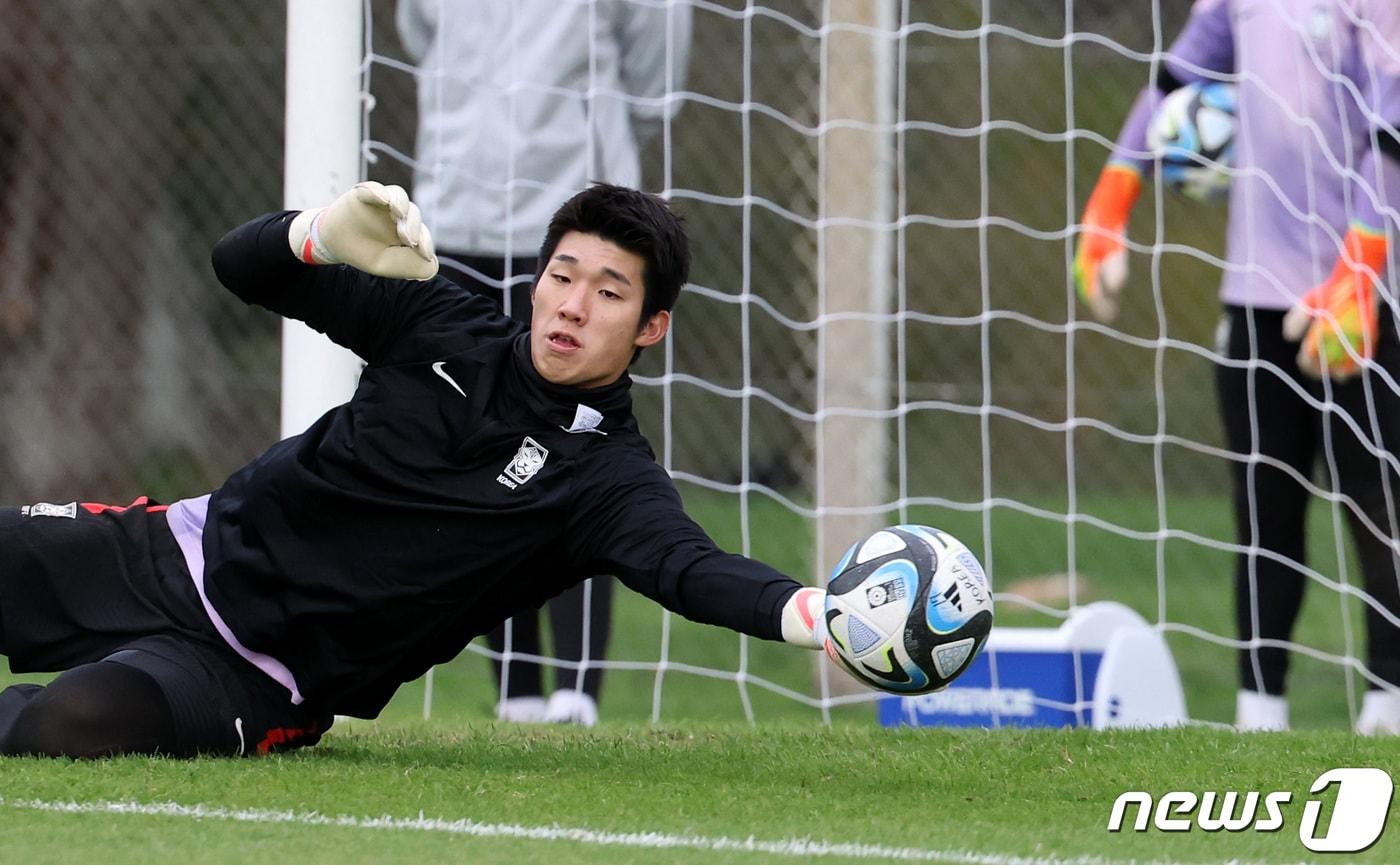 한국 20세 이하(U-20) 월드컵 축구대표팀 골키퍼 김준홍이 10일(현지시간) 아르헨티나 라플라타 에스탄시아 치카 훈련장에서 훈련하고 있다. 2023.6.11/뉴스1 ⓒ News1 이승배 기자