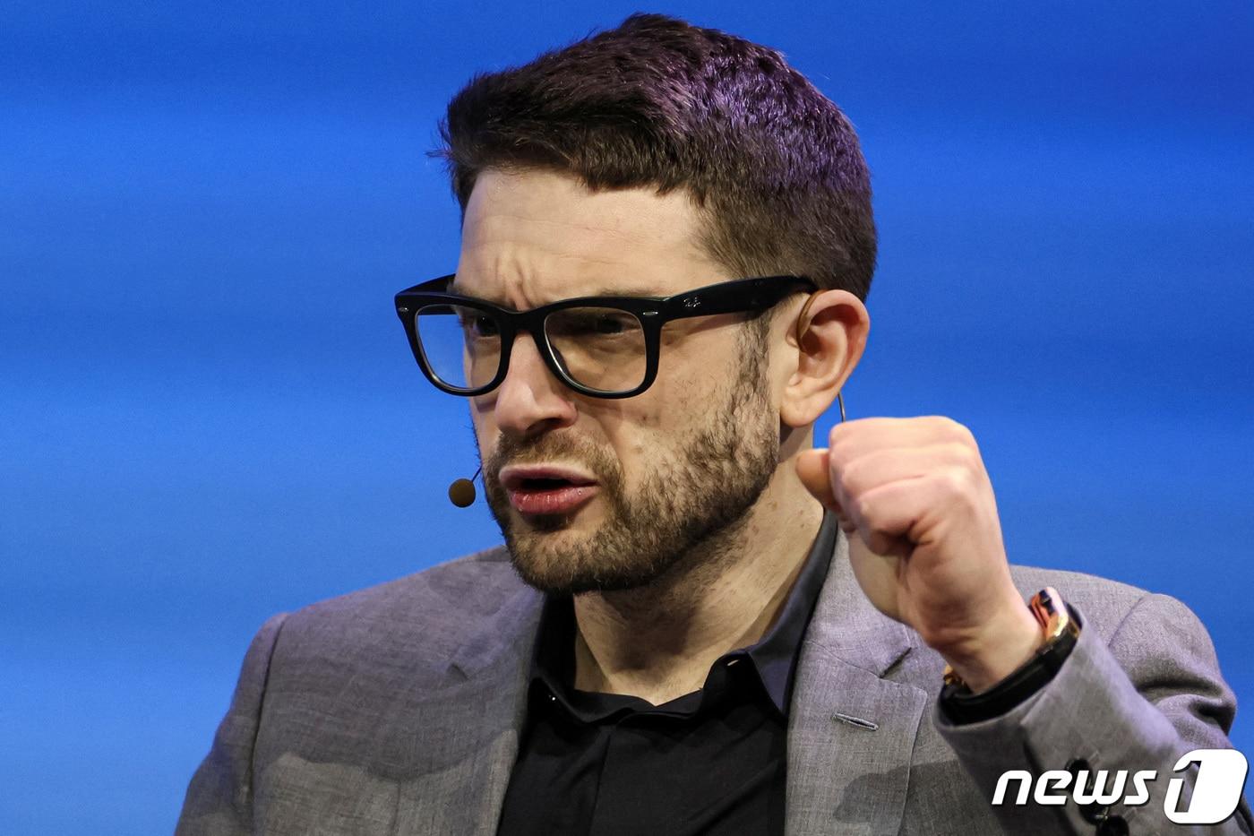 조지 소로스의 아들 알렉스 소로스가 2022년 12월 오바마 재단의 민주주의 포럼에서 연설하고 있다. ⓒ 로이터=뉴스1 ⓒ News1 박형기 기자