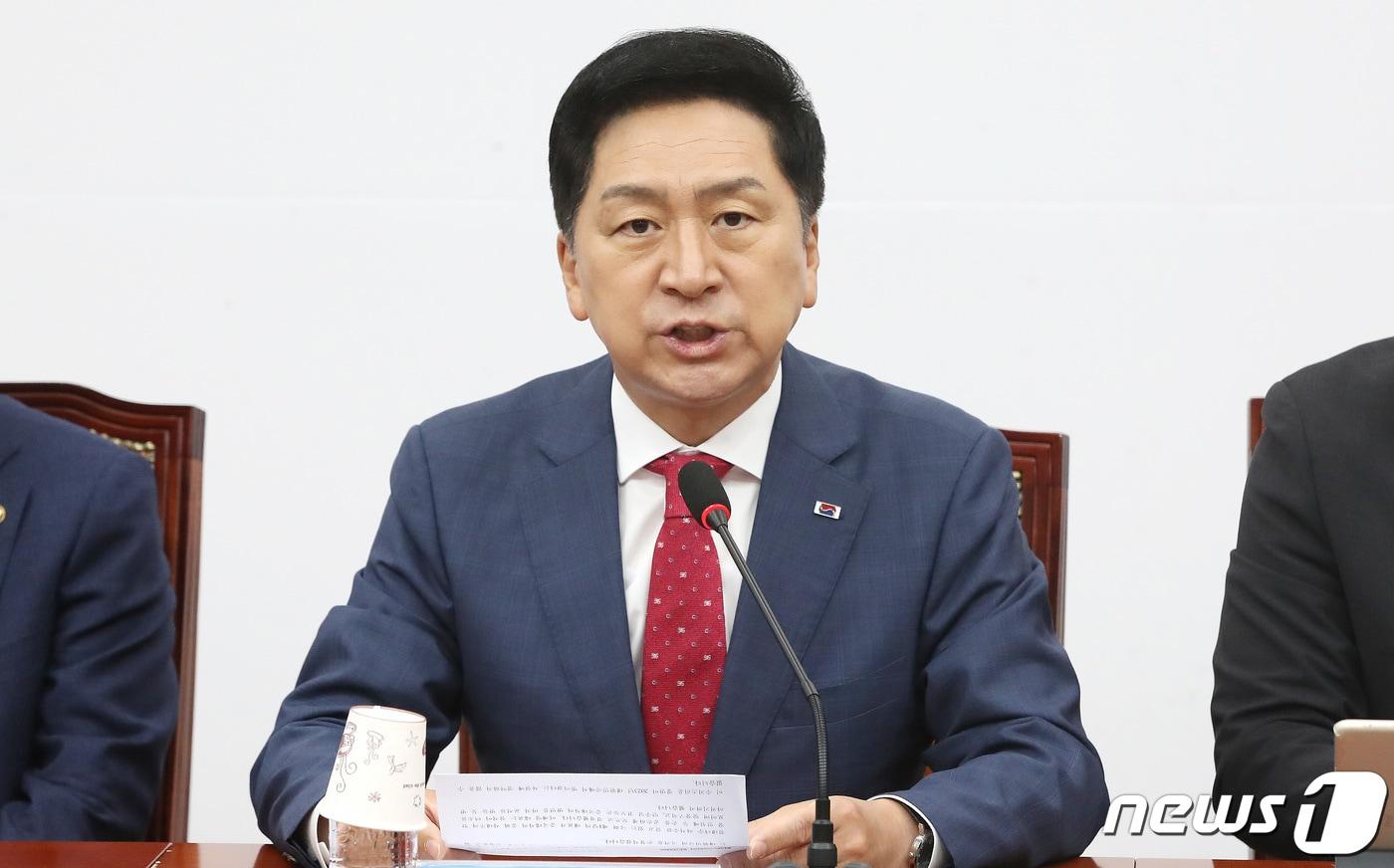 본문 이미지 - 김기현 국민의힘 대표가 12일 오전 서울 여의도 국회에서 열린 최고위원회의에서 모두발언을 하고 있다. 2023.6.12/뉴스1 ⓒ News1 임세영 기자