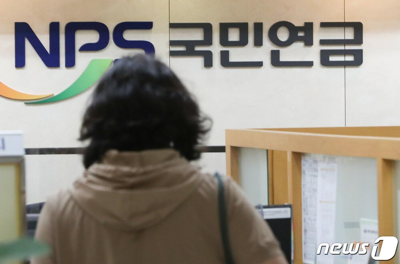 국민연금공단은 부양가족연금과 유족연금 지급 대상을 '장애 정도가 심한 장애인'까지 확대하는 국민연금법 개정안을 시행한다./뉴스1 ⓒ News1 허경 기자