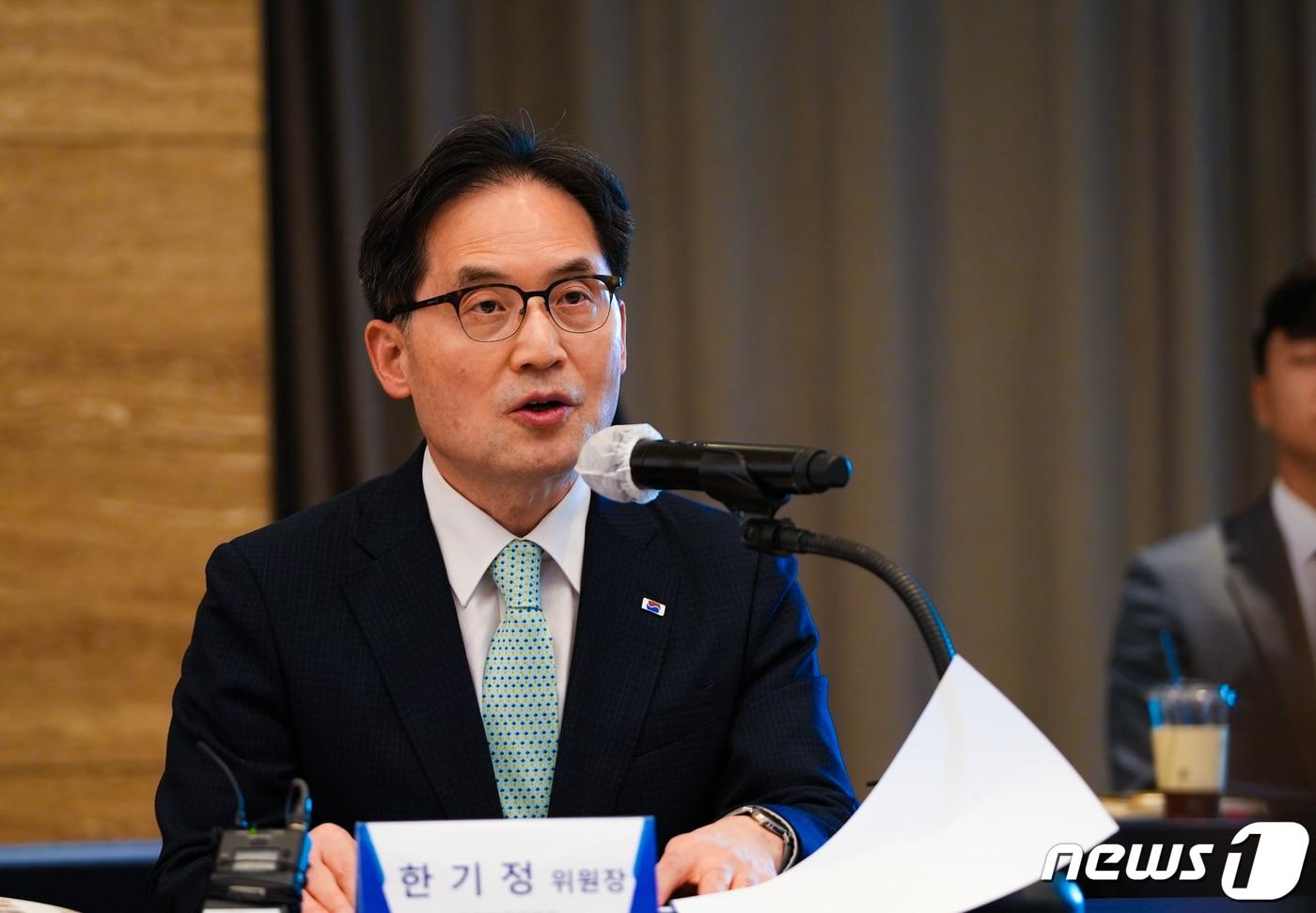 본문 이미지 - 12일 서울 양재동 엘타워에서 중고거래 플랫폼 4개사와 '중고거래 플랫폼 사업자 제품안전·분쟁해결 협약식'에서 한기정 공정거래위원장이 모두발언을 하고 있다(공정위 제공). 2023.06.12/뉴스1