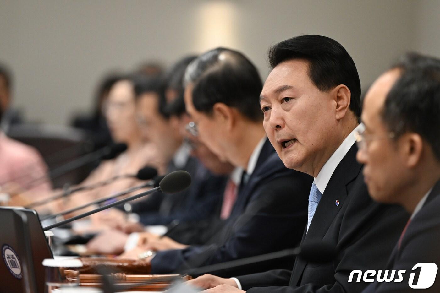 본문 이미지 - 윤석열 대통령이 13일 용산 대통령실 청사에서 열린 제24회 국무회의에서 모두발언을 하고 있다. (대통령실 제공) 2023.6.13/뉴스1 ⓒ News1 오대일 기자
