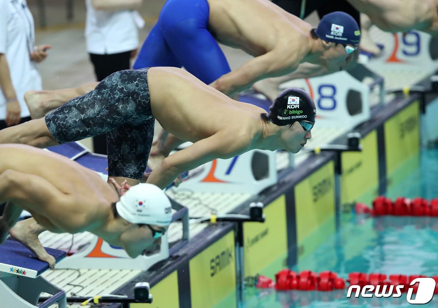 본문 이미지 - 대한민국 남자 수영 간판 황선우가 13일 오후 광주 광산구 남부대학교 시립국제수영장에서 열린 '제2회 광주 전국 수영선수권대회' 남자일반부 200m 자유형 결승에서 출발하고 있다. 2023.6.13/뉴스1 ⓒ News1 구윤성 기자