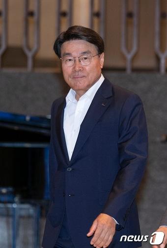 본문 이미지 - 최정우 포스코 그룹 회장이 지난 6월 서울 용산구 하얏트호텔에서 열린 '코리아 H2 비즈니스 서밋' 2차 총회에 참석하고 있는 모습. 2023.6.14/뉴스1 ⓒ News1 신웅수 기자