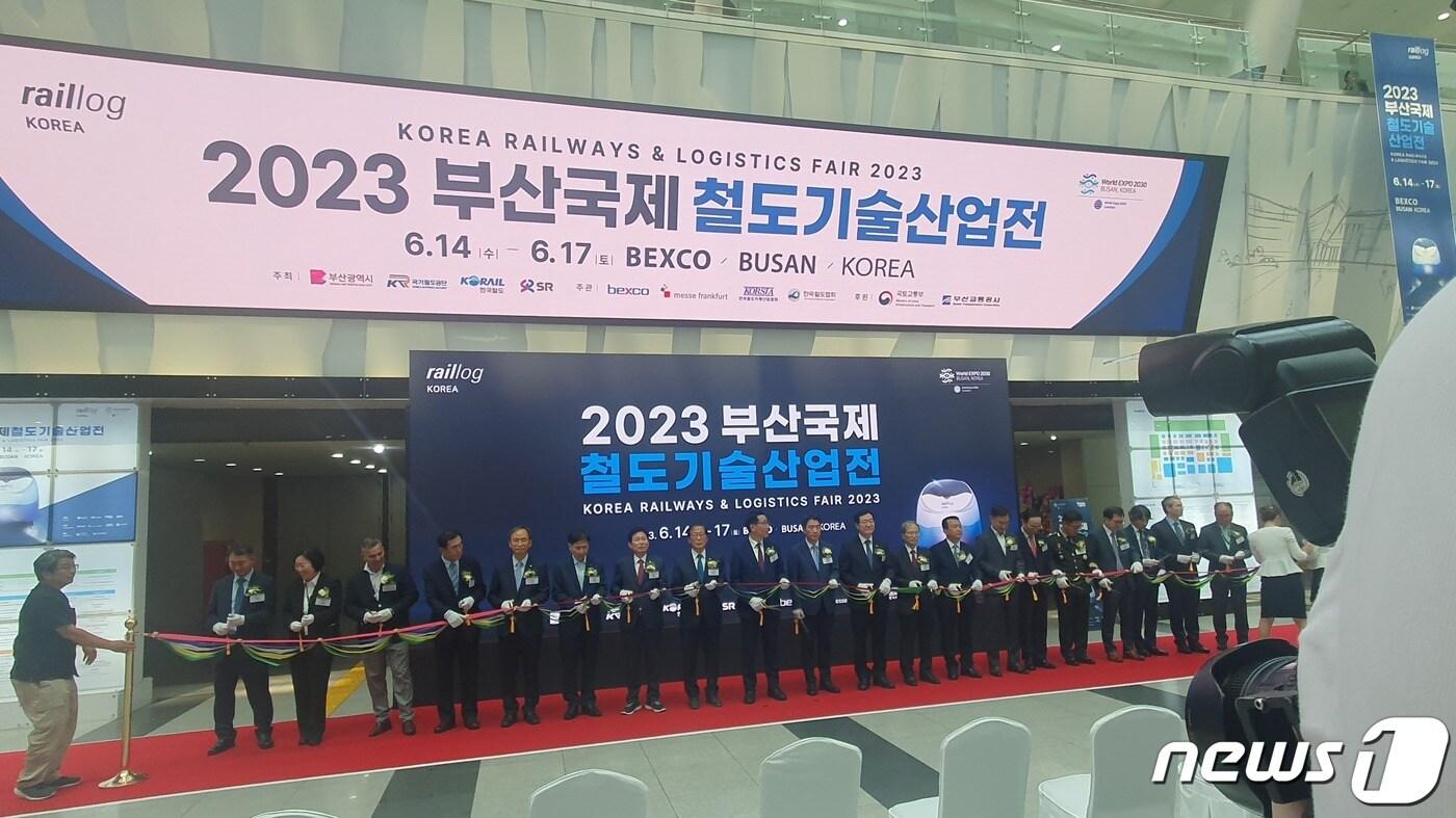 본문 이미지 - 부산국제 철도기술산업전이 14일 부산 벡스코에서 개막했다. 2023.6.14 뉴스1 김동규 기자ⓒ news1
