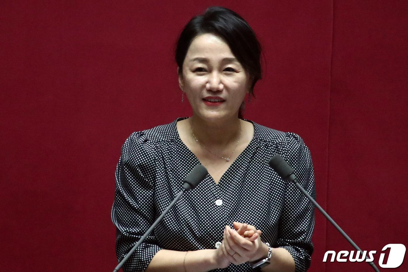 이재정 신임 산업통상자원중소벤처기업위원장이 14일 오후 서울 여의도 국회에서 제407회 국회(임시회) 제3차 본회의 상임위원장 보궐선거에서 당선 후 인사말을 하고 있다. 2023.6.14/뉴스1 ⓒ News1 황기선 기자