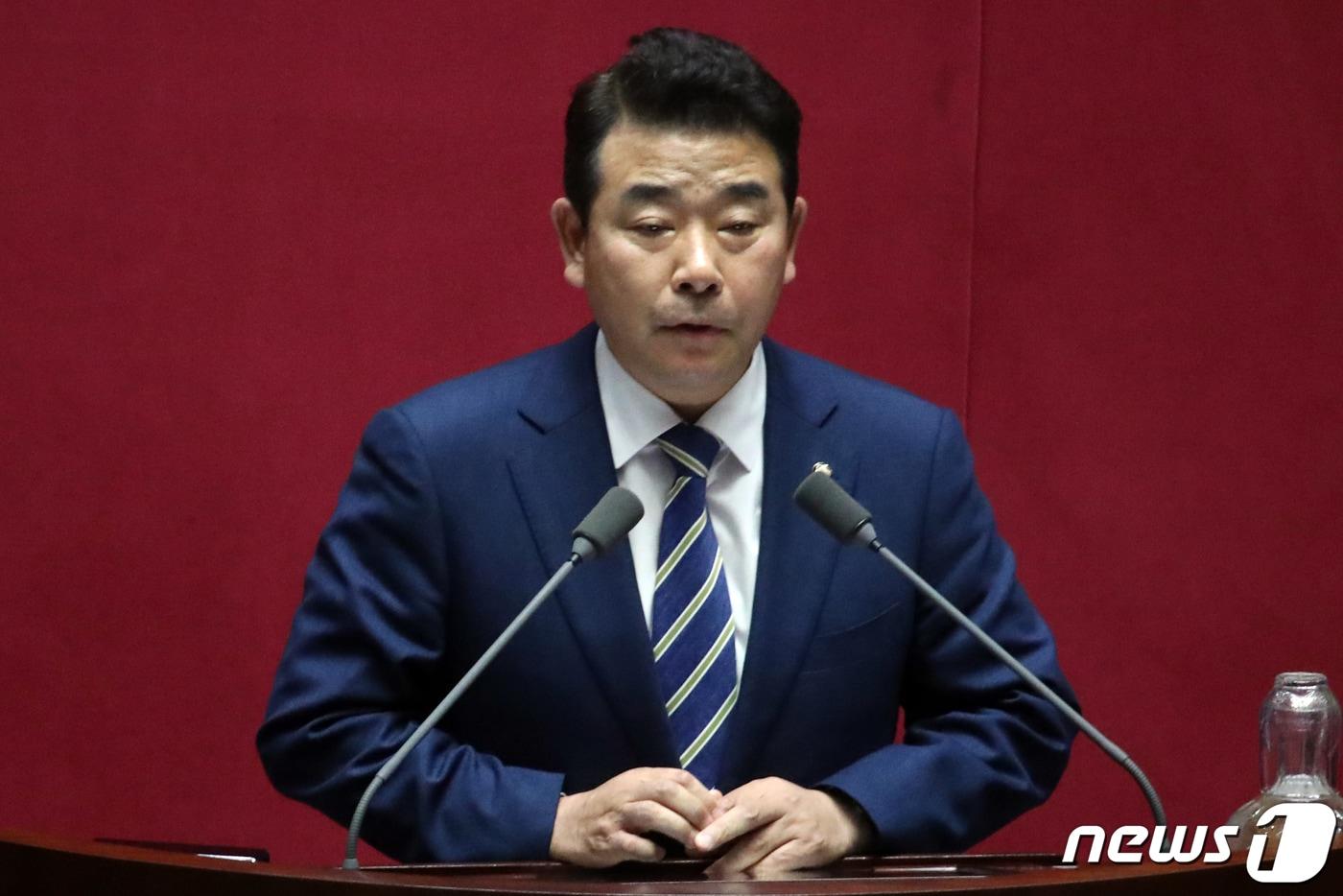 박정 신임 환경노동위원장이 14일 오후 서울 여의도 국회에서 제407회 국회(임시회) 제3차 본회의 상임위원장 보궐선거에서 당선 후 인사말을 하고 있다. 2023.6.14/뉴스1 ⓒ News1 황기선 기자