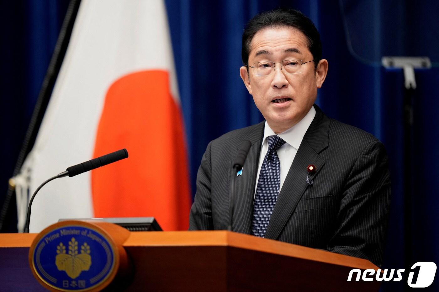 본문 이미지 - 13일 일본 도쿄 총리 관저에서 기시다 후미오 총리가 언론을 상대로 정책 브리핑을 열고 있다. 2023.06.13/ ⓒ 로이터=뉴스1 ⓒ News1 권진영 기자