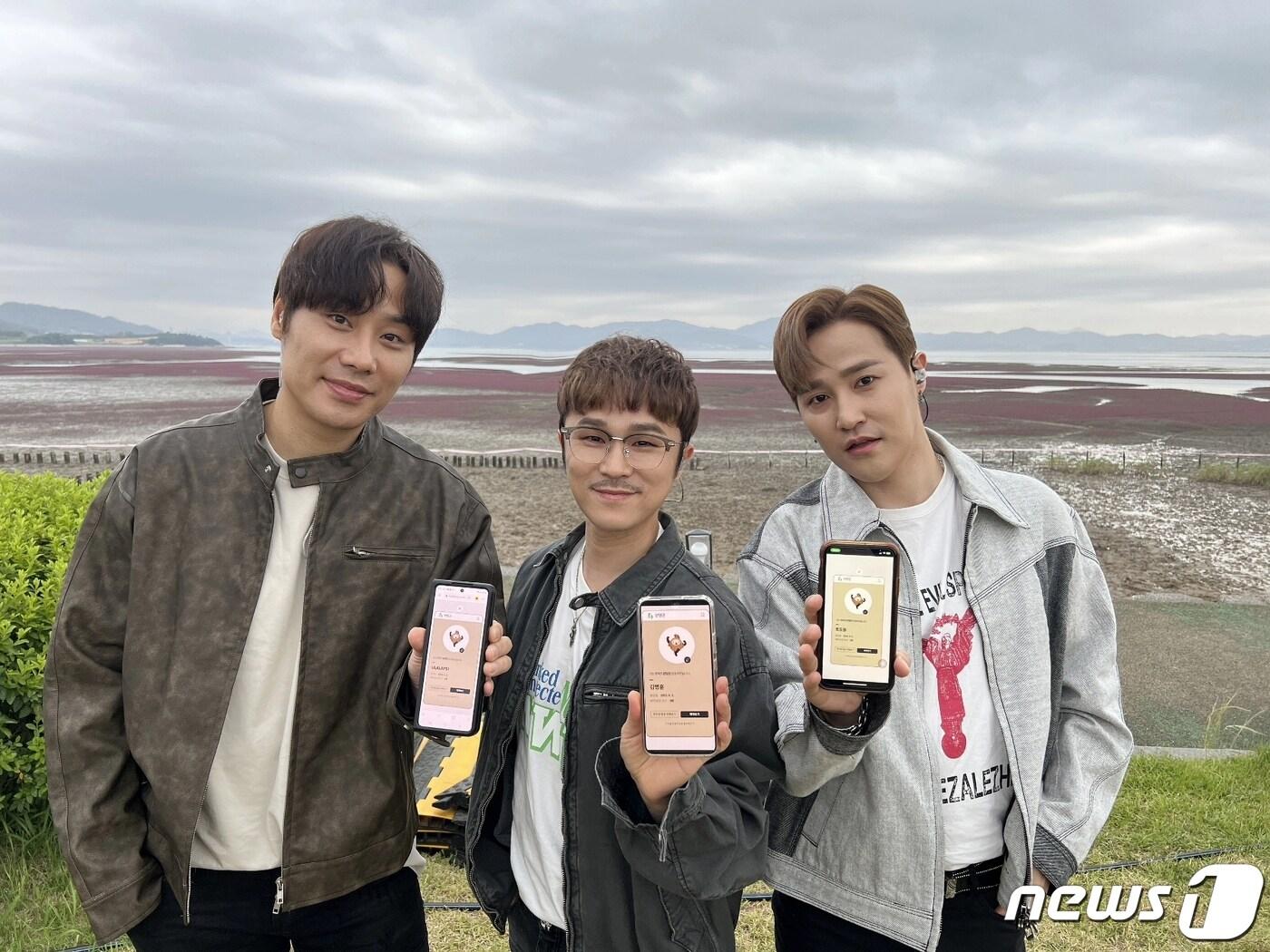 본문 이미지 -  단양군의 디지털 관광주민증 3000번째 발급자로 동참한 한국의 3인조 보컬 퍼포먼스 그룹 '울랄라세션'