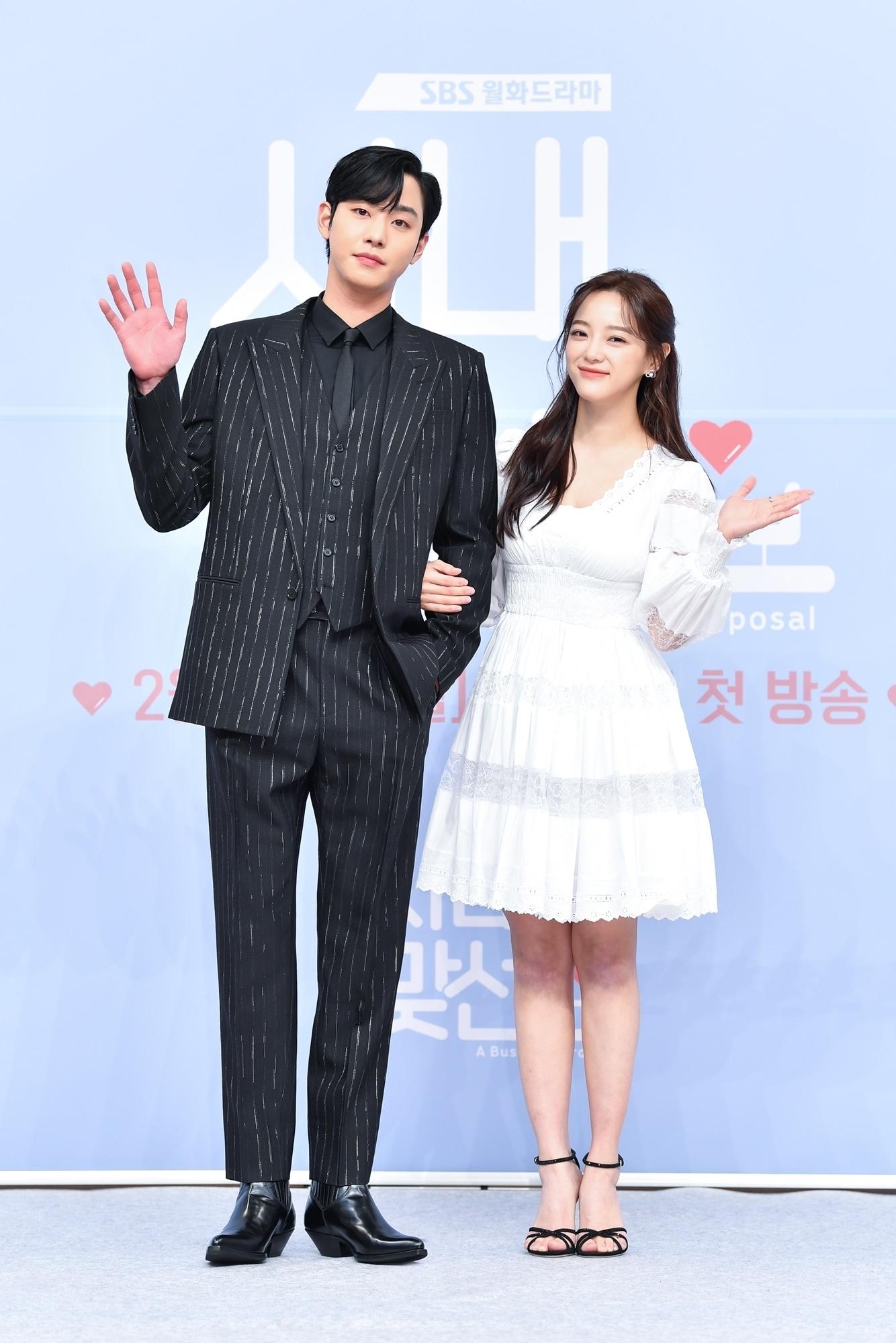 본문 이미지 - 사내맞선 안효섭(왼쪽)과 김세정(SBS 제공)