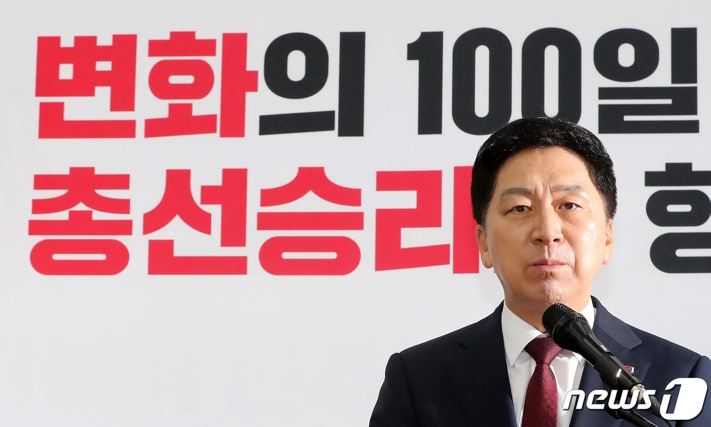 본문 이미지 - 김기현 국민의힘 대표가 15일 오전 서울 여의도 국회에서 취임 100일 비전 발표 및 기자회견을 하고 있다. 2023.6.15/뉴스1 ⓒ News1 이동해 기자