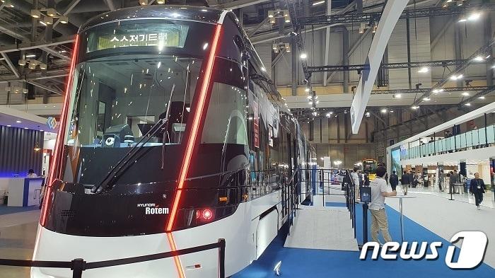 본문 이미지 - 현대로템 친환경 수소전기트램. 2023.6.14/뉴스1 김동규 기자ⓒ news1