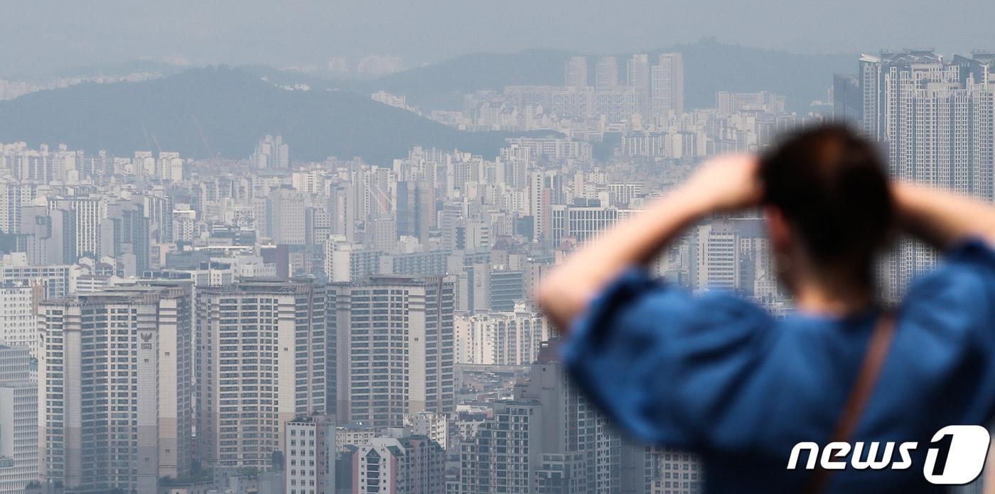 서울 남산타워에서 바라본 아파트 단지. 2023.6.15/뉴스1 ⓒ News1 김민지 기자