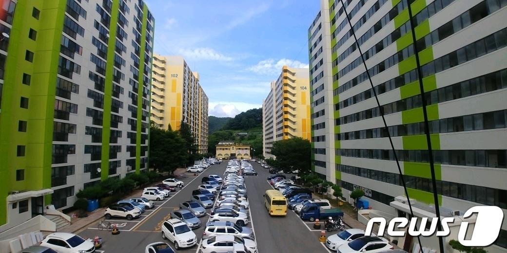 본문 이미지 - 전남 화순군이 추진 중인 '청년·신혼부부 1만원 임대주택 지원사업' 대상 아파트인 화순읍 신기리의 부영6차 아파트. ⓒ News1