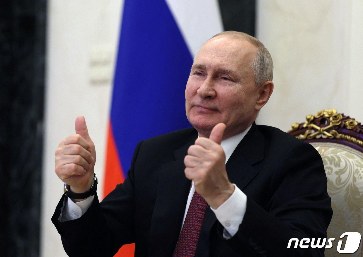 블라디미르 푸틴 러시아 대통령이 15일(현지시간) 모스크바 크렘린 궁에서 화상으로 열린 M-4 돈 고속도로의 톨 게이트 준공식에 참석을 하고 있다. 2023.6.16 ⓒ AFP=뉴스1 ⓒ News1 우동명 기자