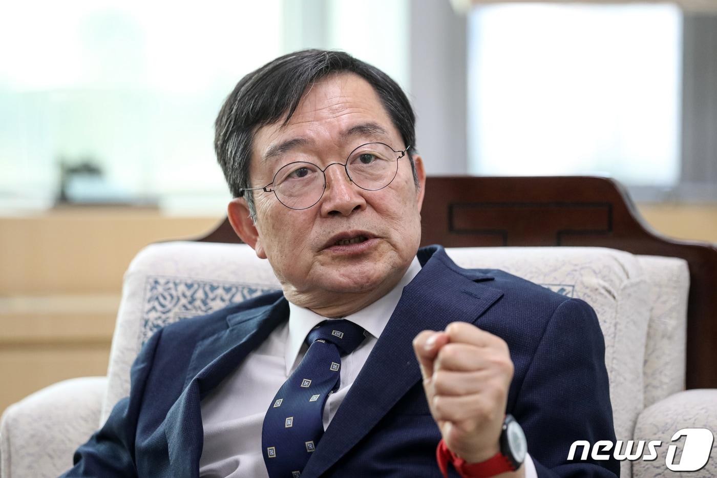 본문 이미지 - 백승주 전쟁기념사업회장이 지난 16일 서울 용산구 전쟁기념사업회 접견실에서 뉴스1과 인터뷰하고 있다. 2023.6.17/뉴스1 ⓒ News1 이승배 기자