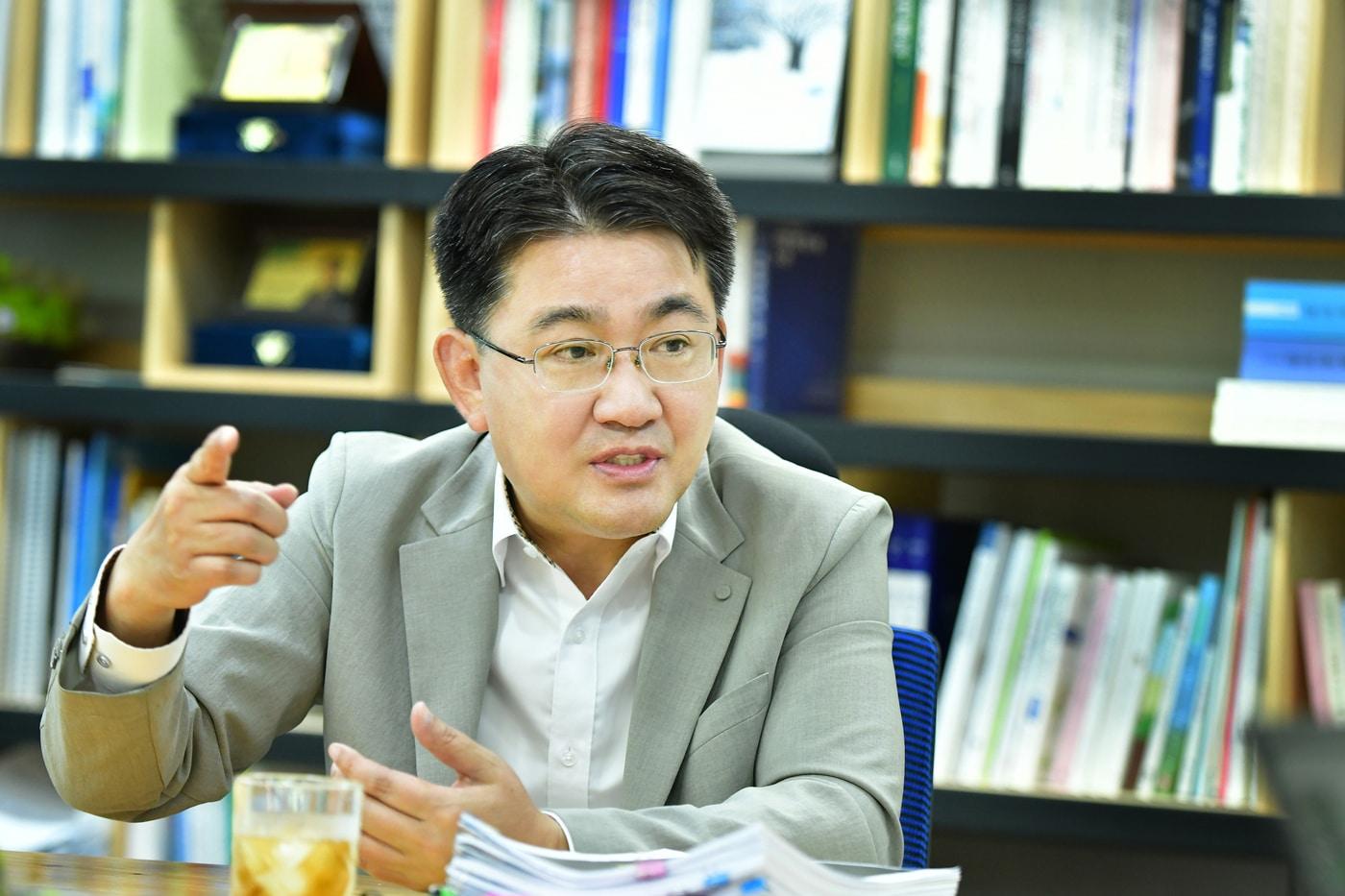 본문 이미지 - 오승록 서울 노원구청장이 지난 12일 노원구청 집무실에서 〈뉴스1〉과의 인터뷰하고 있다. (노원구 제공)